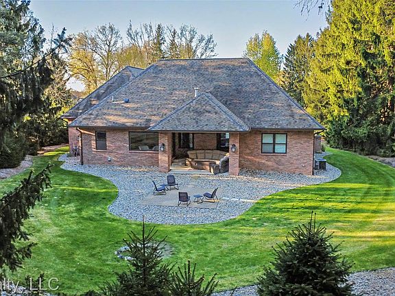 2nd image of 4525 Mapleton Dr