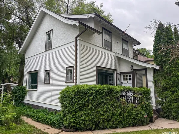 120 8th STREET E, Saskatoon, SK S7H 0N9