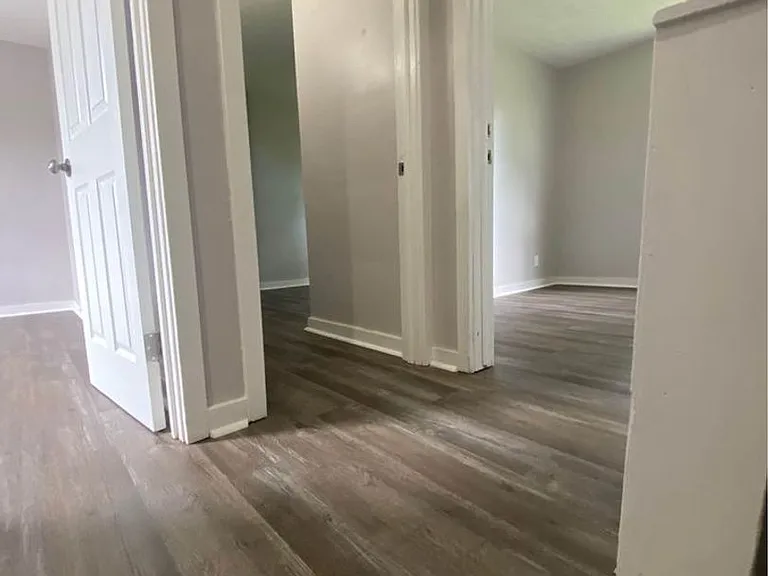 50-60 Longfellow Ct — Photo 10