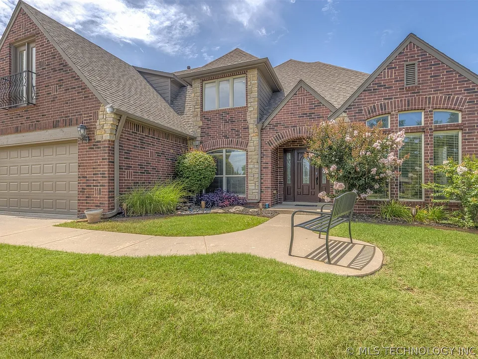 4902 S 165th East Ave
