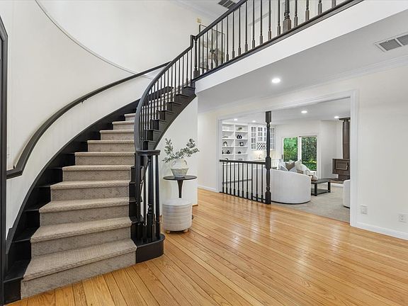 5th image of 4 Beresford Ct