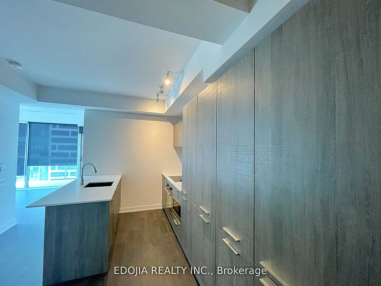 3 Gloucester St #2809 — Photo 2