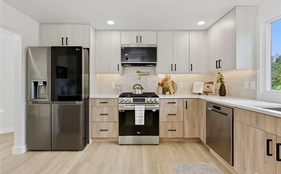 3 bed, 2300 sqft, $4,500 — Photo 4