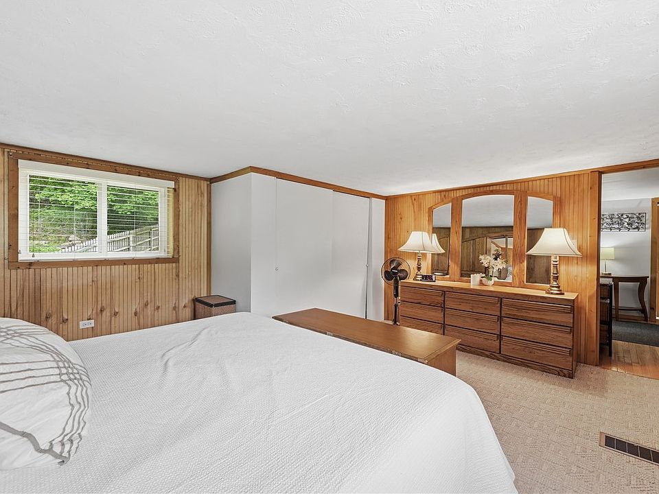 19th image of 225 Camp Horne Rd