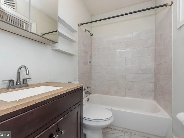 204 N Port St — Photo 9