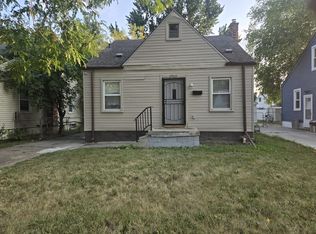 20032 Elkhart St, Harper Woods, MI 48225