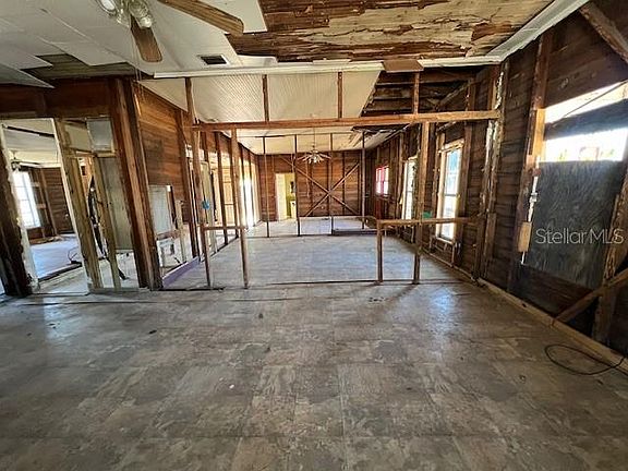 3rd image of 611 W Broadway St
