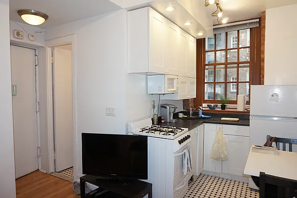 Rented by ALTER REALTY CO INC | media 4