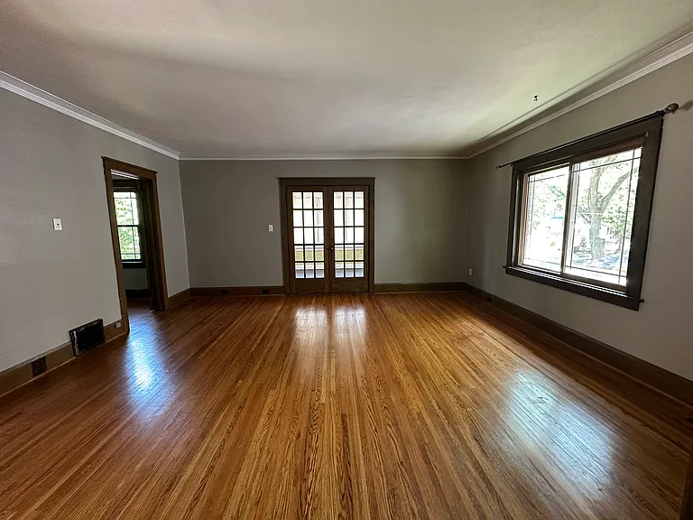 124 N London Ave — Photo 2