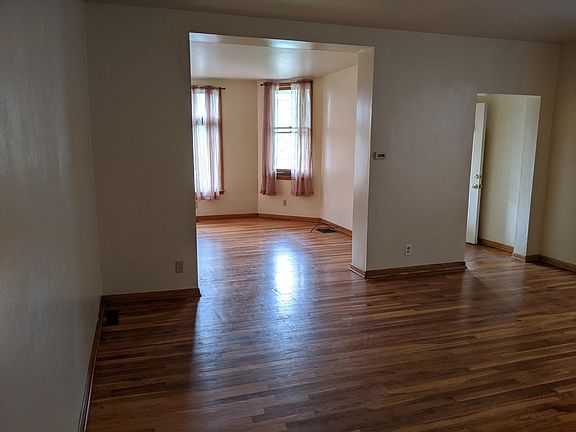 5th image of 906 Maple Ave