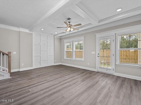 5th image of 214 Linsmore Ln