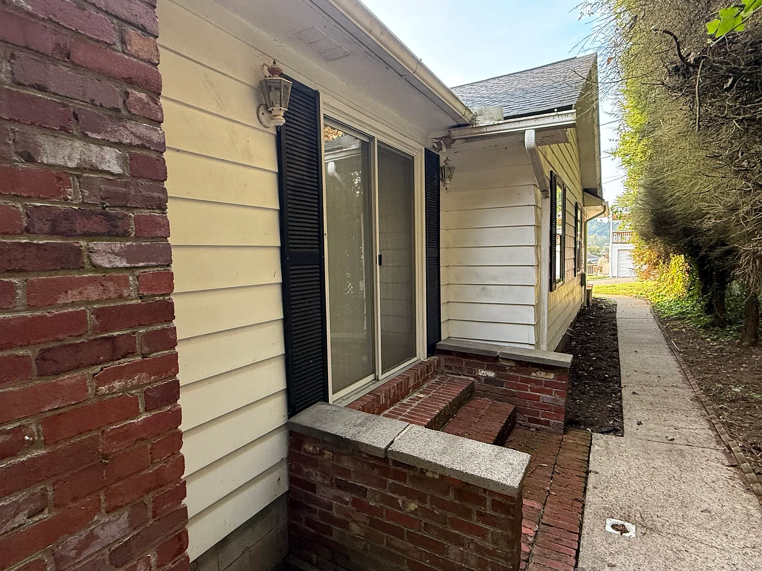2 bed, 1.5 bath, 1456 sqft, $2,400 — Photo 2