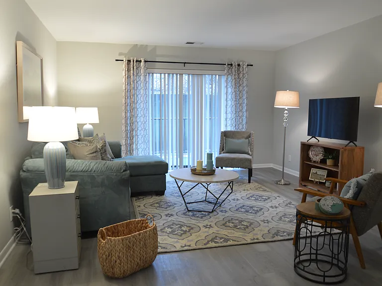 3004 Glenmore Ave #104 — Photo 5