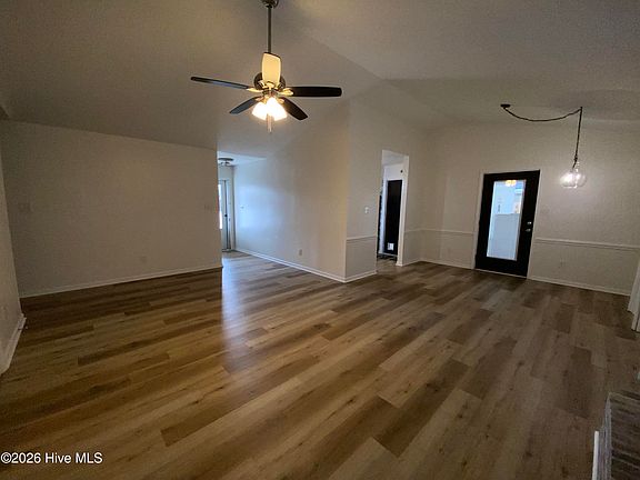 3rd image of 206 Sugarwood Ct