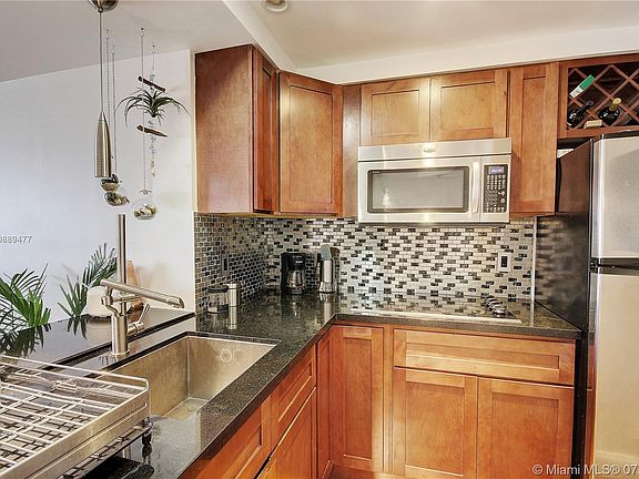 5th image of 800 West Ave APT 409