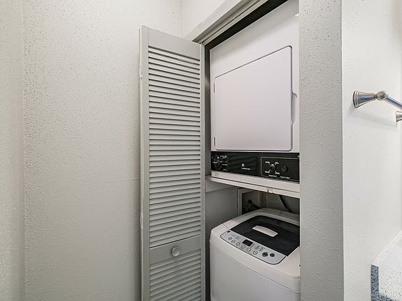 5th image of 6041 Winsome Ln APT 206