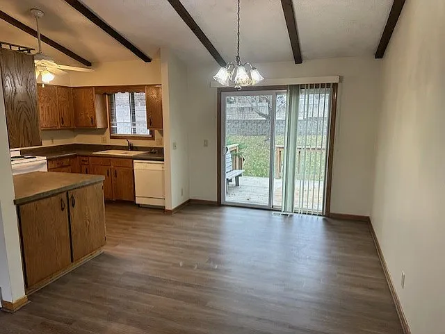7910 Clover Ct — Photo 4