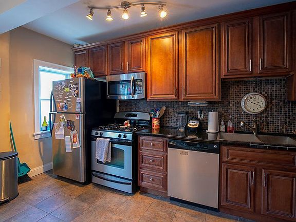 3rd image of 309 E Emanuel Cleaver Ii Blvd Unit 302