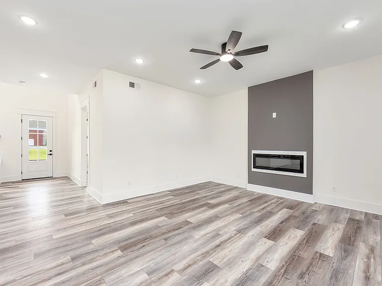 134 Max Lane Dr — Photo 8
