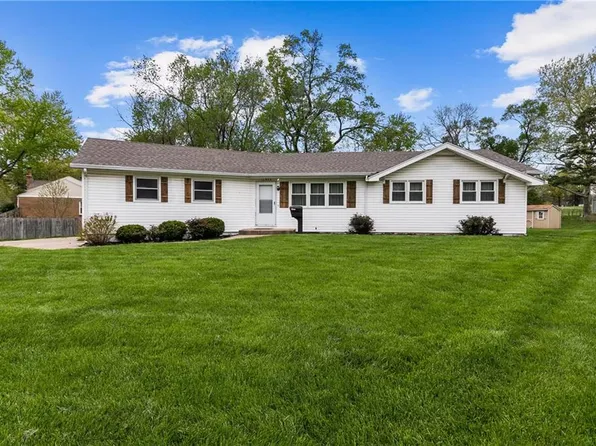 10906 W 56th Trl, Shawnee Mission, KS 66203