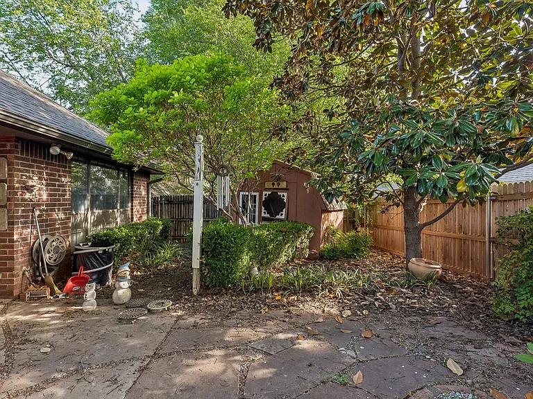 1820 Chelsea Dr — Photo 40