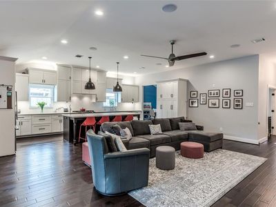 8422 Academy St, Houston, TX, 77025