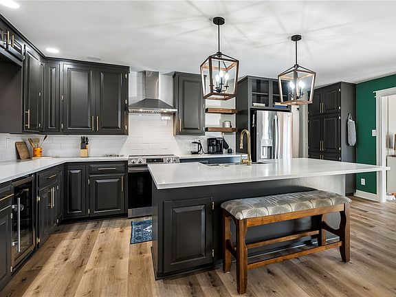 5th image of 84 Churchill Dr
