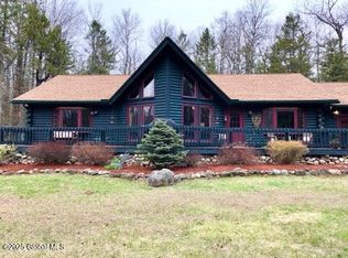 1361 W Galway Rd, Hagaman, NY 12086