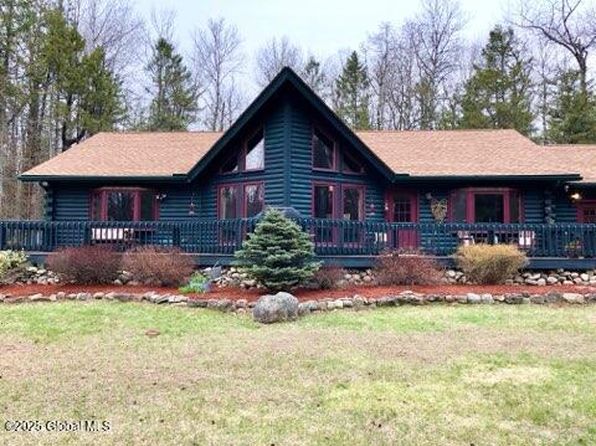 1361 W Galway Road, Hagaman, NY 12086