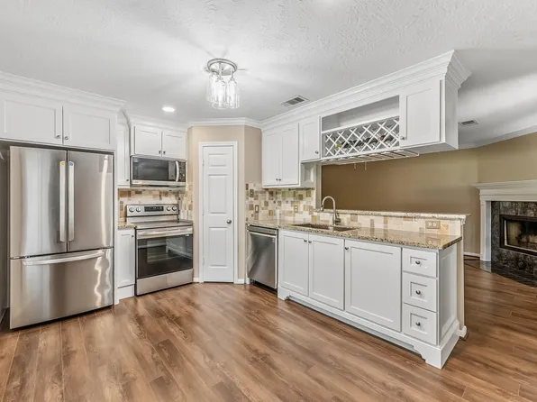 511 Springwood Dr, Conroe, TX 77385
