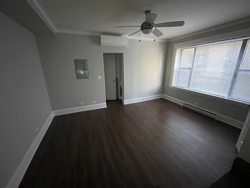 Building Photo - 817 W Lakeside Pl #705
