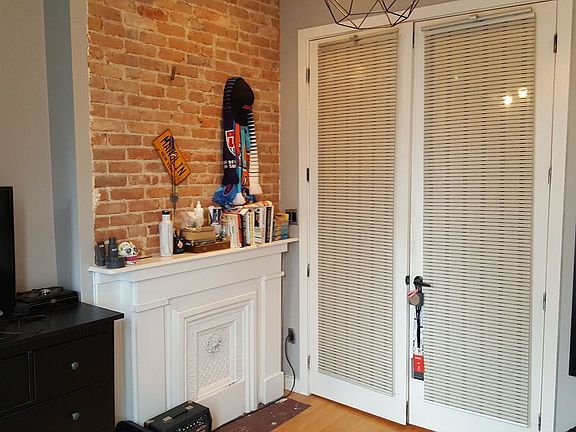4th image of 1518 Gates Ave #2L