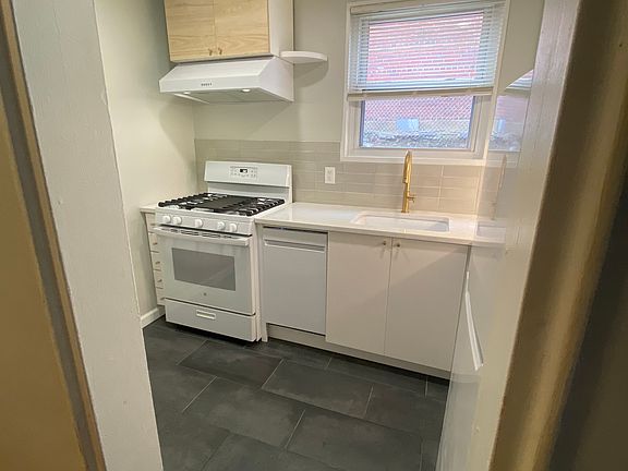 5th image of 107 Victor St NE APT 1