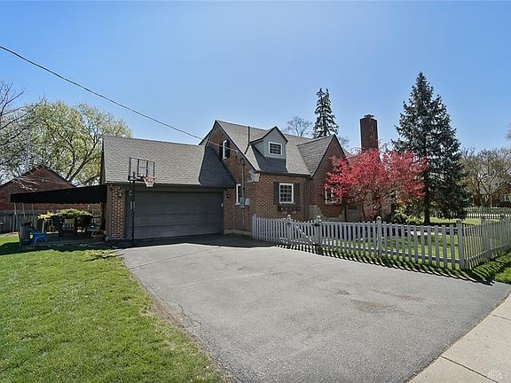 3rd image of 1120 Delaine Ave