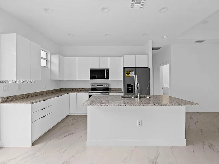 1923 Sunniland Blvd — Photo 9