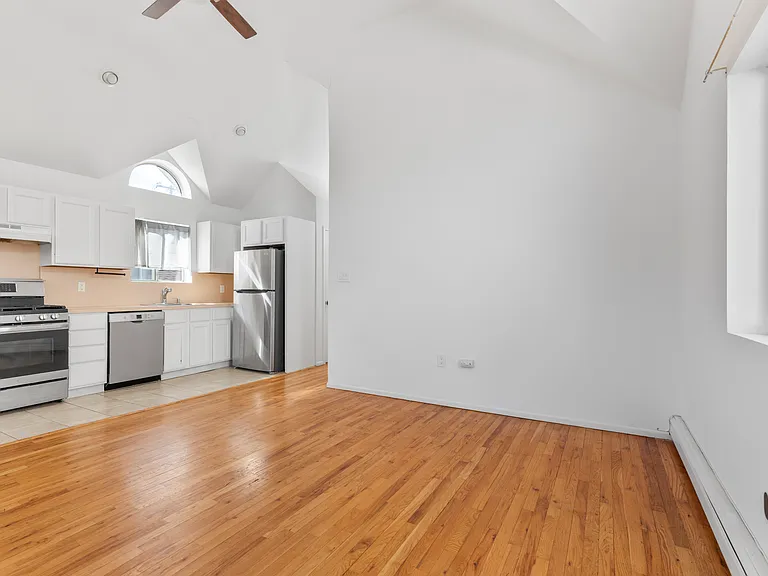 715 E Walnut St #2 — Photo 7