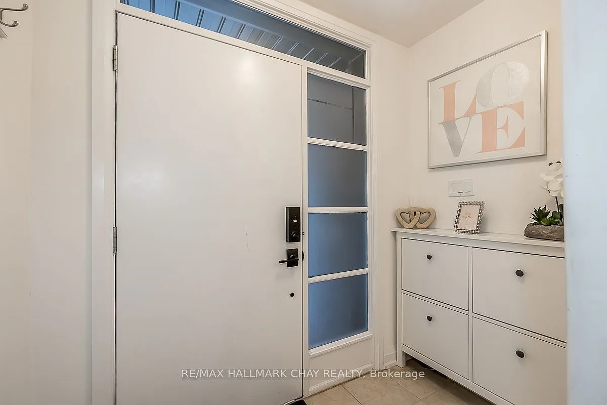 4 bed, $2,700 — Photo 4
