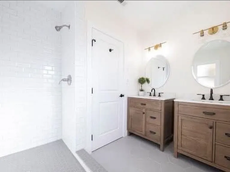 4279 Walton Ave — Photo 4