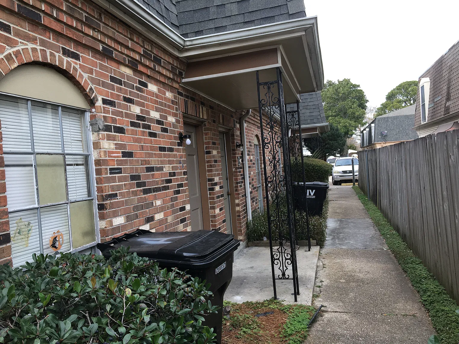 2 bed, 1.5 bath, 1200 sqft, $1,300 — Photo 1