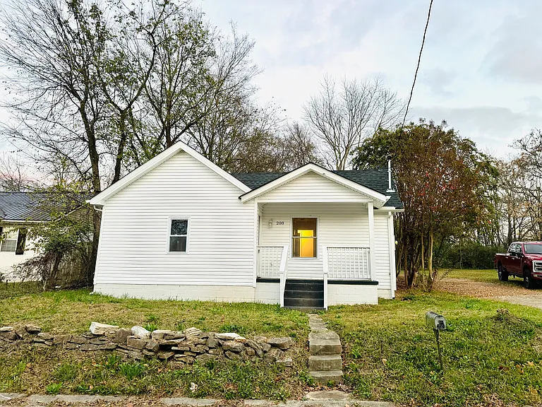 208 Hill St — Photo 1
