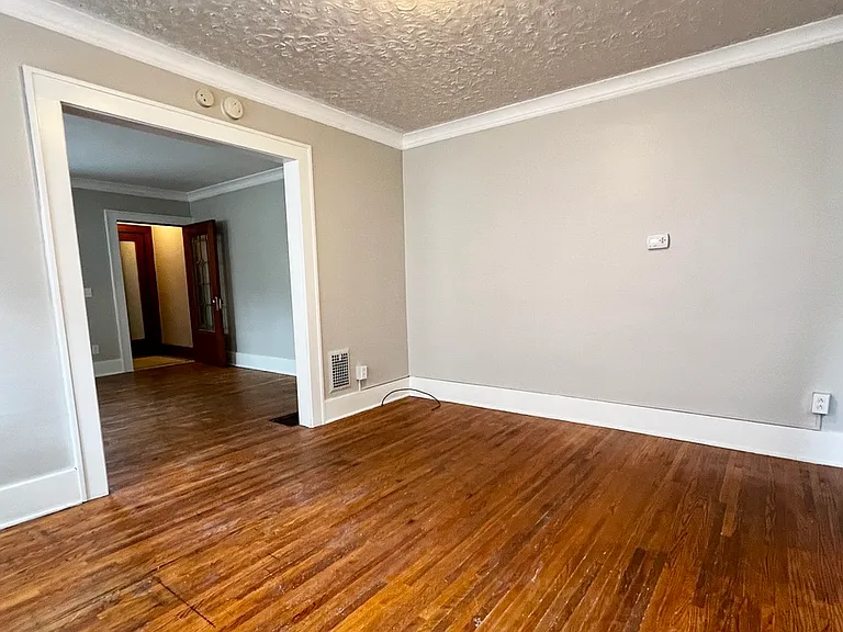 887 Woodbine Ave — Photo 10