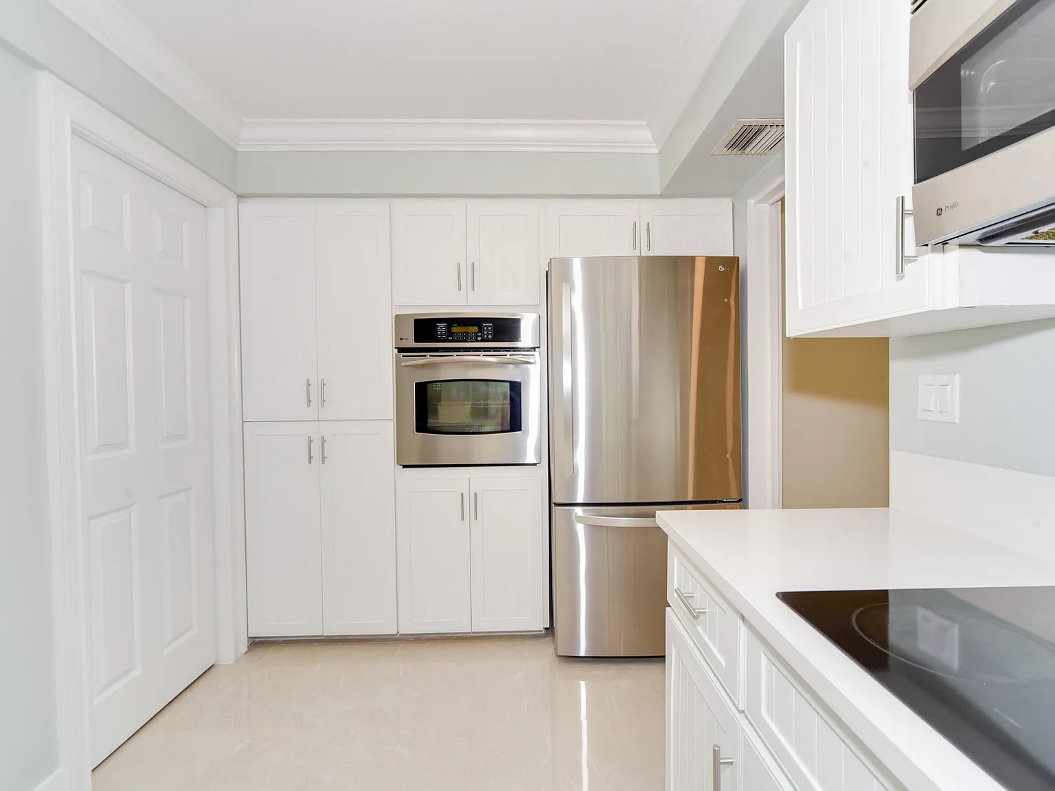 3 bed, 2.0 bath, 2070 sqft, $6,250 — Photo 4