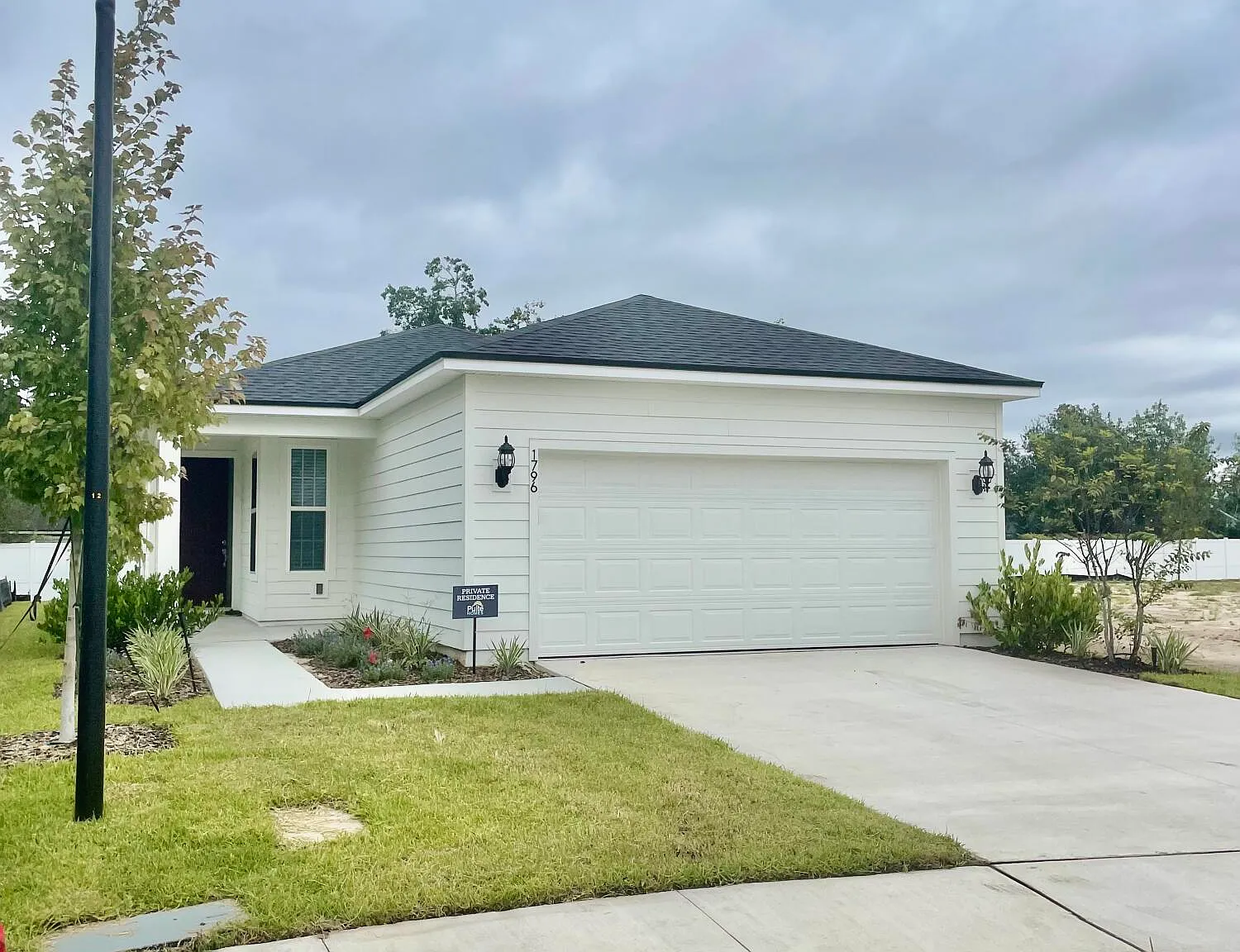 4 bed, 2.0 bath, 1510 sqft, $2,100 — Photo 1