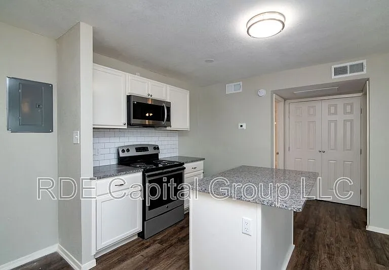 8045 W Elizabeth Ln #223 — Photo 10