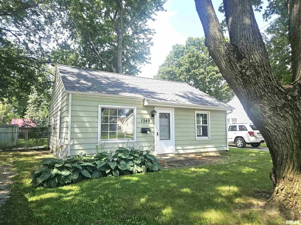 1549 Pulaski St, Lincoln, IL 62656