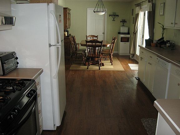 Large eat-in kitchen