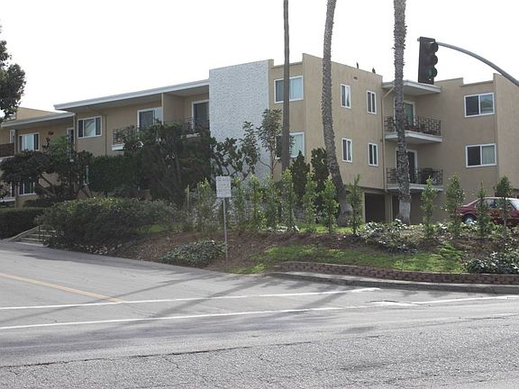 3rd image of 300 Palos Verdes Blvd APT 17