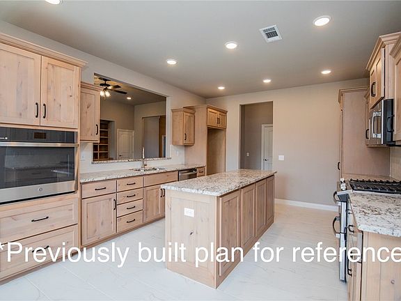 2nd image of 300 Doral Dr