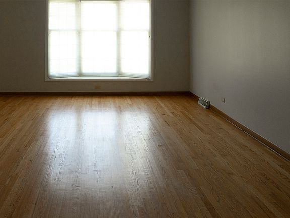 4th image of 235 S Park Blvd