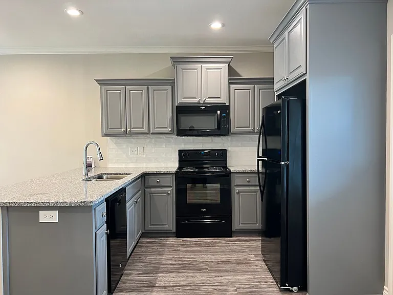 1655 S Kennedy Ave — Photo 6